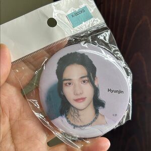 🖤NEW🔺STRAY KIDS ‘Hyunjin’ button pin brooch